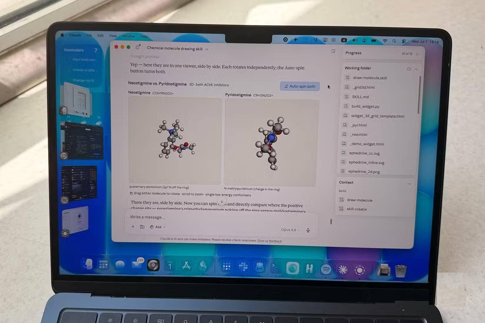 Claude đang so sánh hai phân tử trong không gian 3D