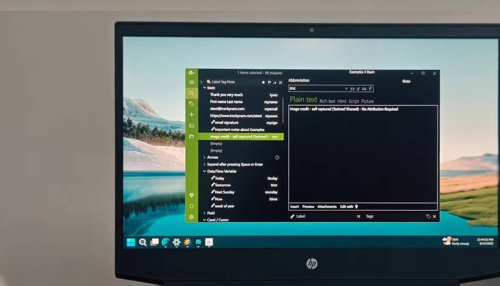 Ứng dụng aText được mở trên laptop chơi game HP Pavillion