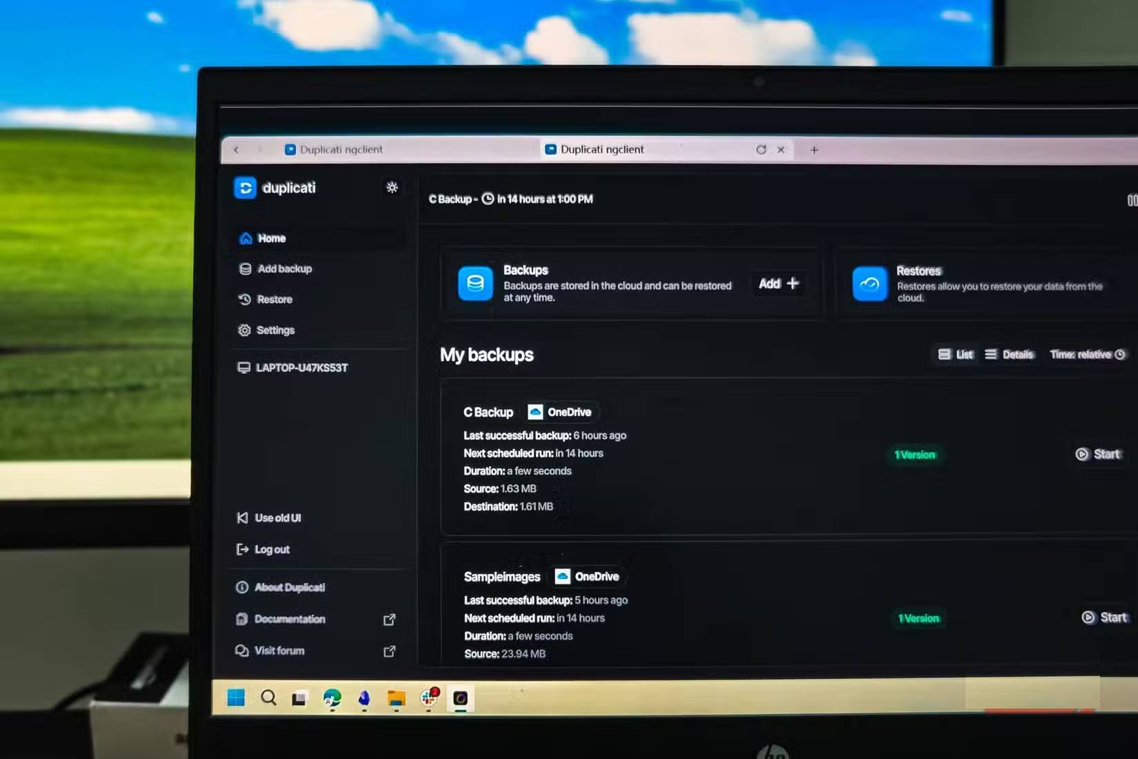 Giao diện web Duplicati mở trên laptop HP