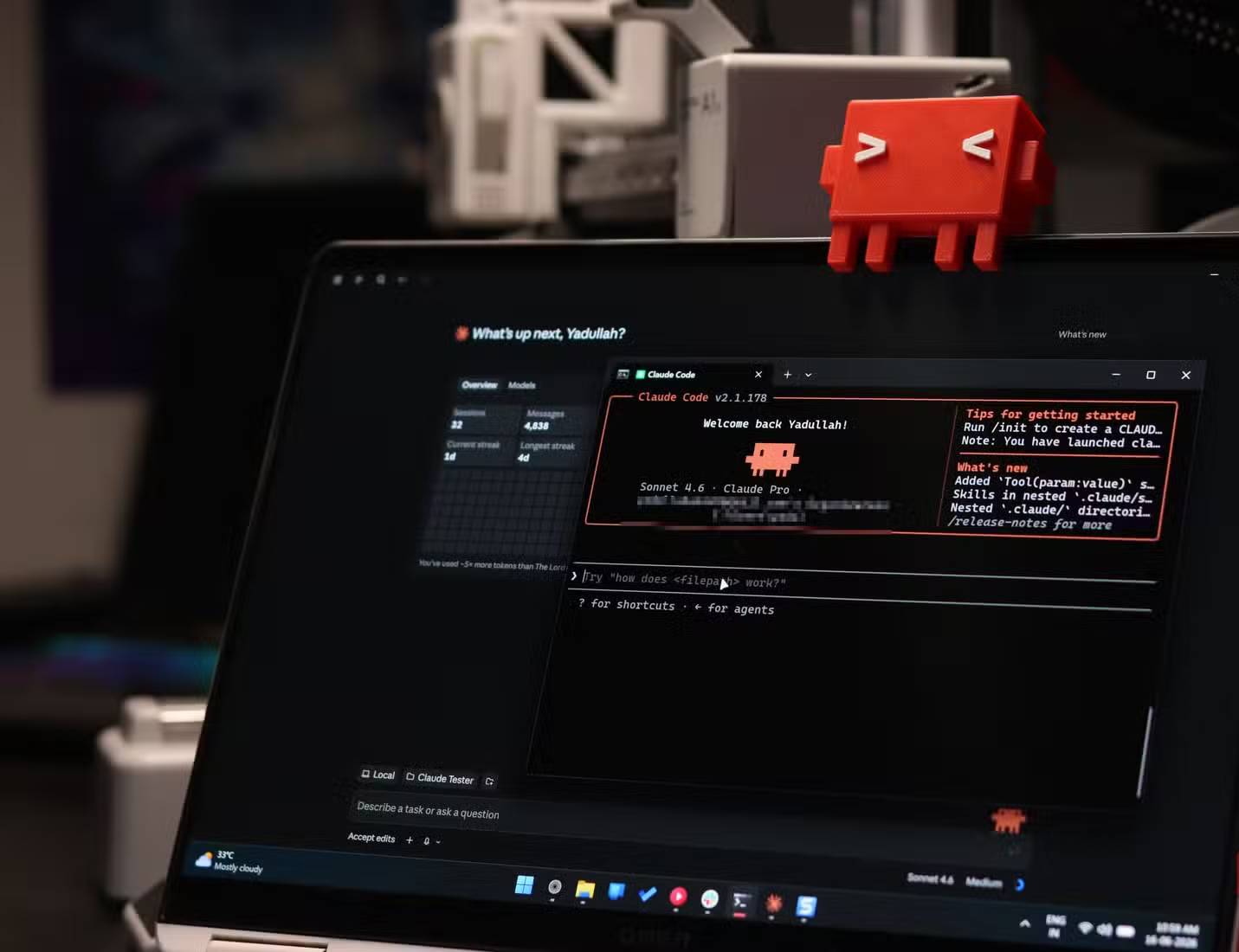 Claude Code chạy trên terminal và desktop trên laptop Windows 11