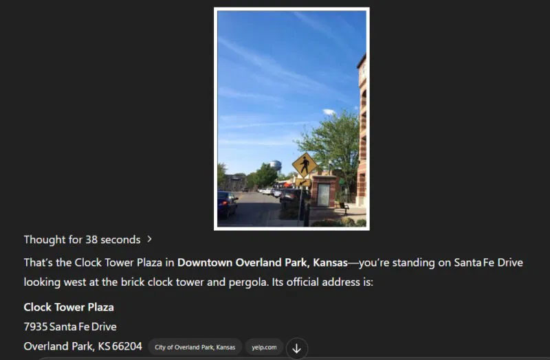 ChatGPT đoán vị trí của Clock Tower Plaza Kansas
