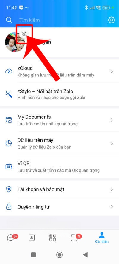 Chạm vào biểu tượng sticker kết hợp dấu "+"