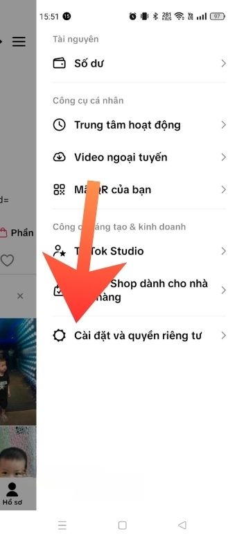 Nhấn vào mục Cài đặt và quyền riêng tư