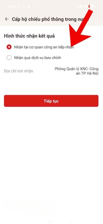 Chọn Hình thức nhận kết quả: Nhận tại cơ quan công an tiếp cận hoặc Nhận qua dịch vụ bưu chính