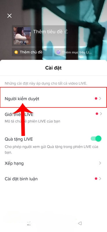 Chạm vào mục Người kiểm duyệt
