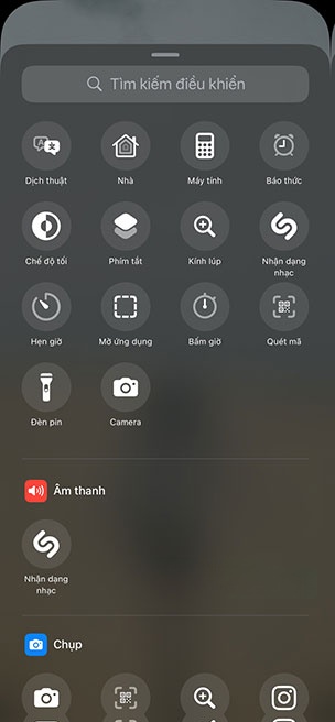 cach doi phim tat camera va den pin tren man hinh khoa ios 18 3*488012