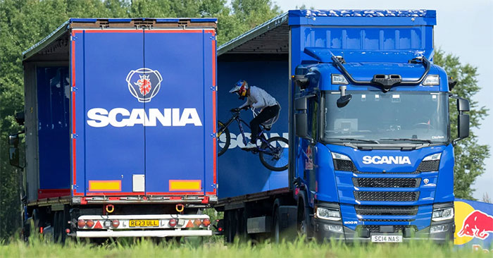  Scania trình diễn công nghệ xe tải tự lái với “chính xác milimet” nhờ AI 