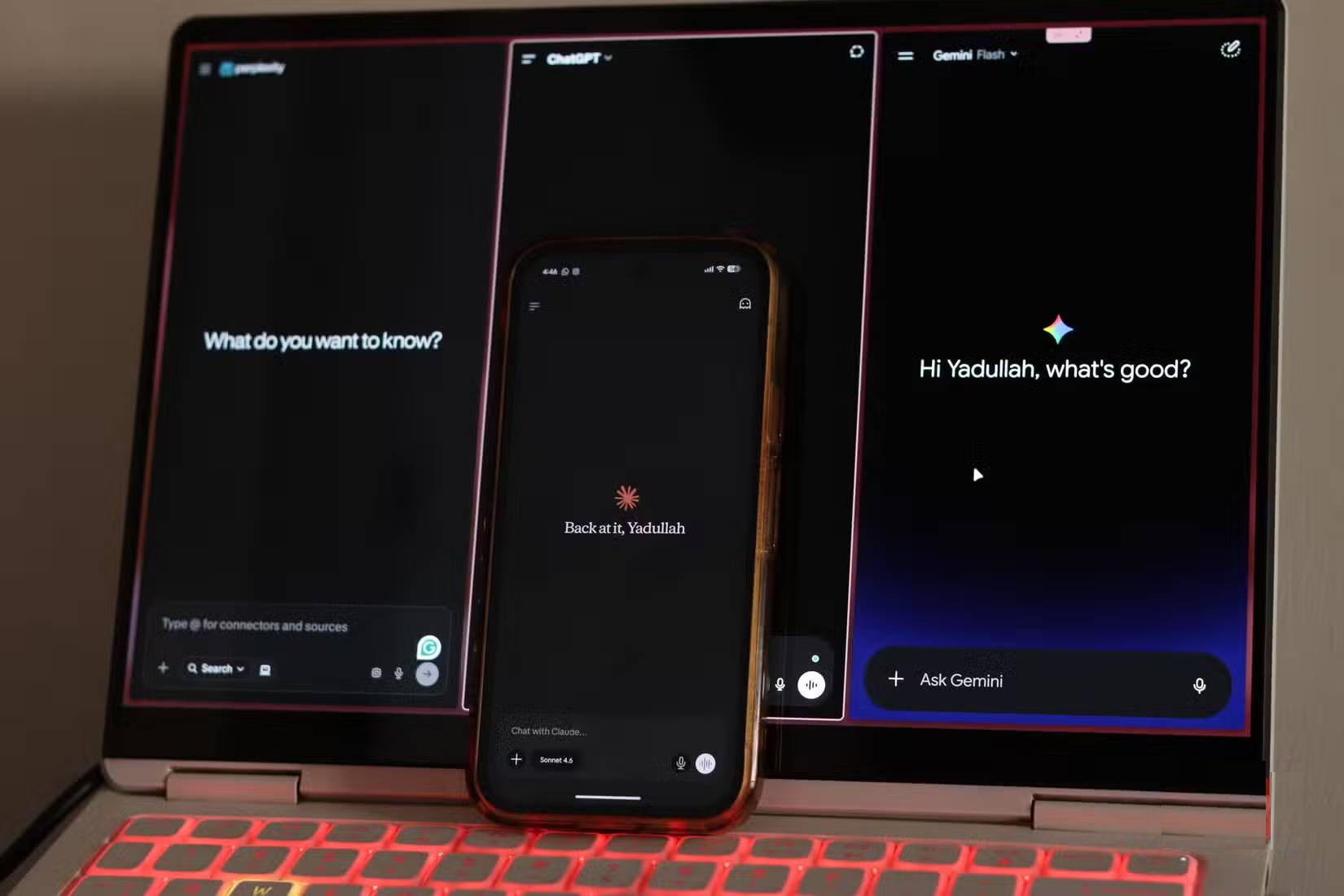 ChatGPT, Claude, Gemini và Perplexity được mở trên laptop Windows và điện thoại Android