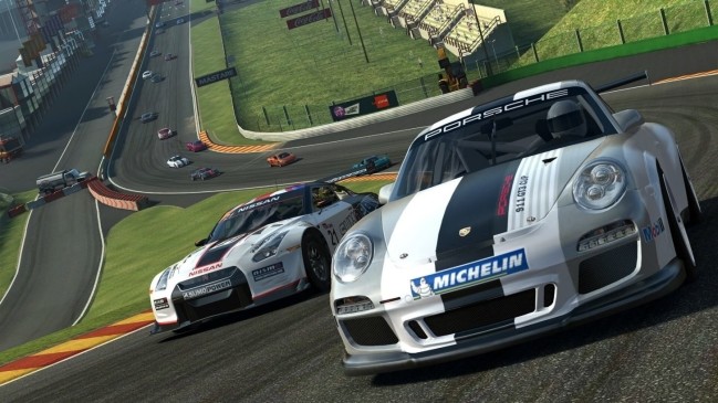 Real Racing 3 cho iOS có gameplay chân thực